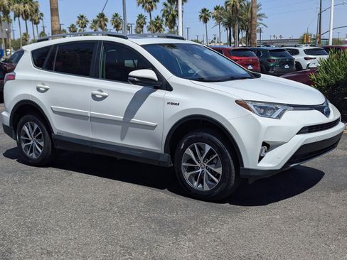Used 2017 Toyota RAV4 XLE w/ Convenience Package AWD/4WD image 1