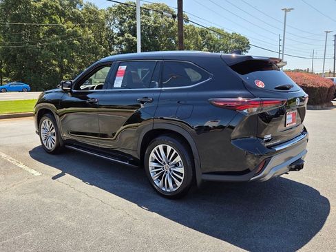 New 2026 Toyota Highlander Platinum AWD/4WD image 9