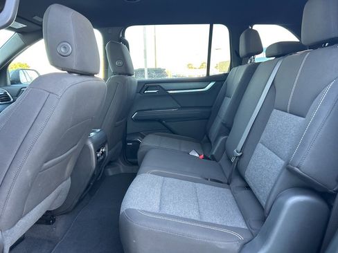 Used 2025 GMC Acadia Elevation image 12