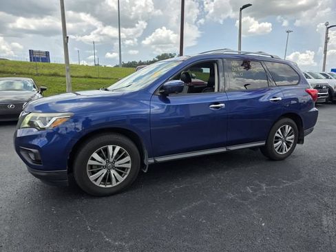 Used 2020 Nissan Pathfinder SL w/ Cargo Package FWD image 9