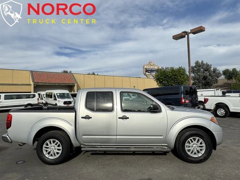 Used 2017 Nissan Frontier SV image 1
