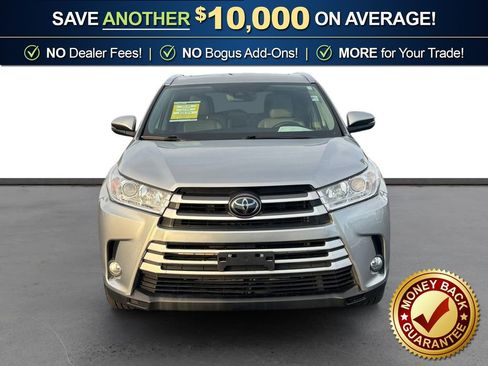 Used 2019 Toyota Highlander XLE image 11