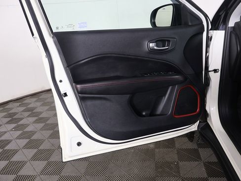 Used 2020 Jeep Compass Trailhawk AWD/4WD image 17