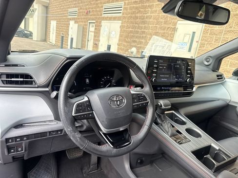 Used 2022 Toyota Sienna XSE w/ XSE Plus Package FWD image 15