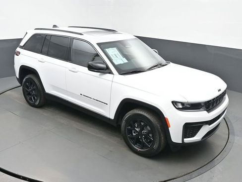 New 2026 Jeep Grand Cherokee Laredo image 44