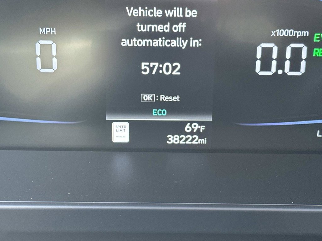 Used 2025 Hyundai Elantra Hybrid FWD image 21