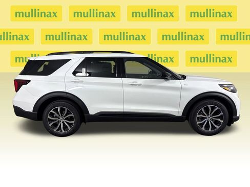 New 2026 Ford Explorer ST-Line RWD image 2