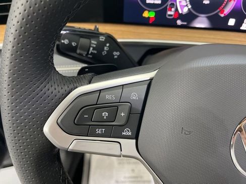 New 2026 Volkswagen Tiguan SEL R-Line AWD/4WD image 16