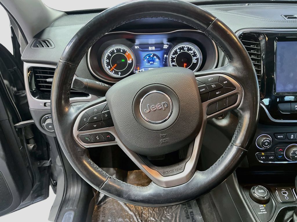 Used 2019 Jeep Cherokee Limited AWD/4WD image 11