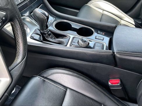 Used 2023 Nissan Maxima SL FWD image 19