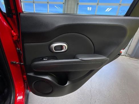 Used 2018 Kia Soul + image 19