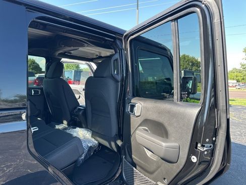New 2025 Jeep Gladiator Sport image 14