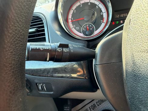 Used 2019 Dodge Grand Caravan SE w/ UConnect Hands-Free Group FWD image 16