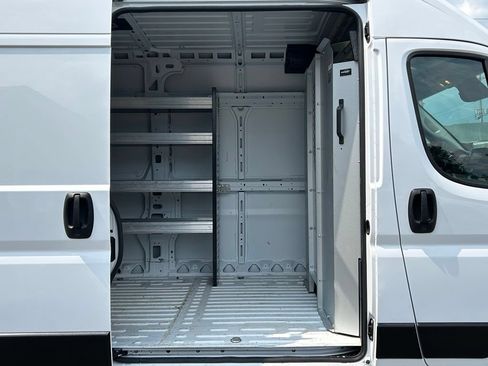 Used 2025 RAM ProMaster 2500 w/ Convenience Group FWD image 11