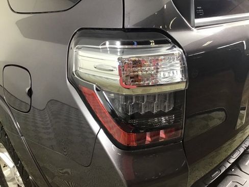 Used 2017 Toyota 4Runner SR5 Premium image 26