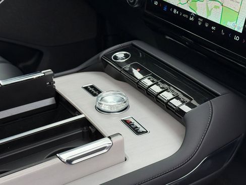 New 2026 Lincoln Navigator L Reserve AWD/4WD image 11