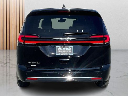 New 2026 Chrysler Pacifica Select FWD image 8