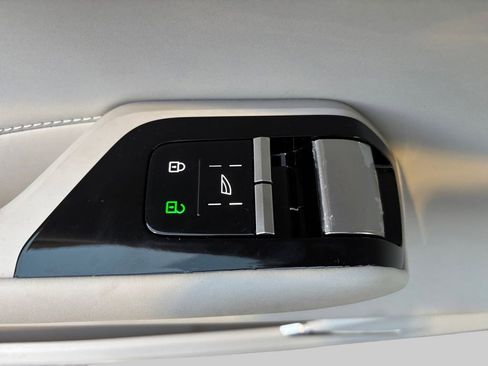 New 2025 Volvo EX90 Ultra w/ Protection Package Premier image 11