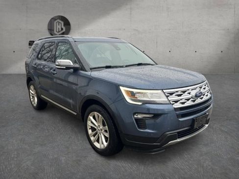Used 2019 Ford Explorer XLT w/ Equipment Group 202A image 3