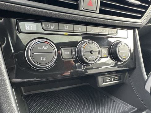 Certified 2020 Volkswagen Jetta R-Line image 27
