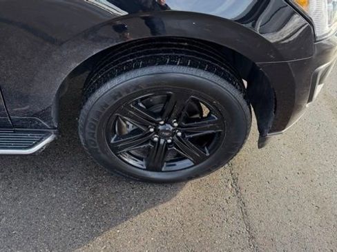 Used 2021 Ford Expedition XLT image 6