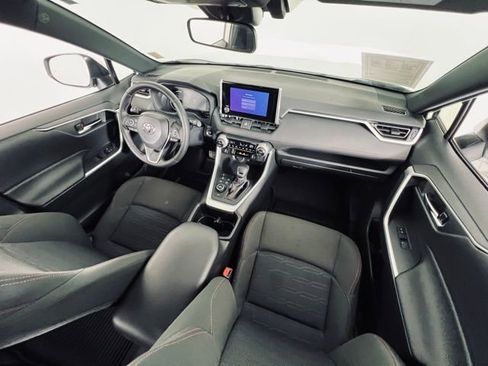 Used 2025 Toyota RAV4 SE image 15