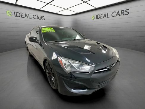 Used 2014 Hyundai Genesis 2.0T RWD image 2