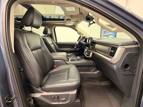 Used 2023 Ford Expedition XLT image 16