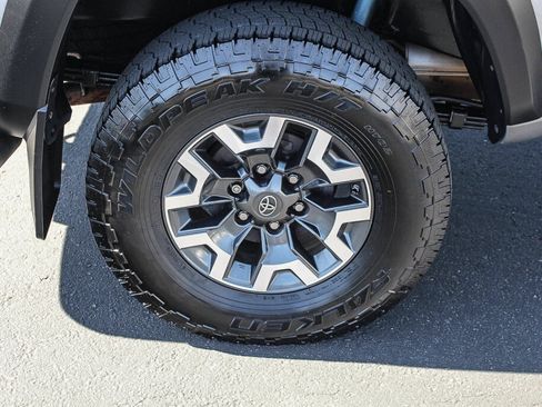 Used 2017 Toyota Tacoma TRD Off-Road w/ Tow Package AWD/4WD image 28