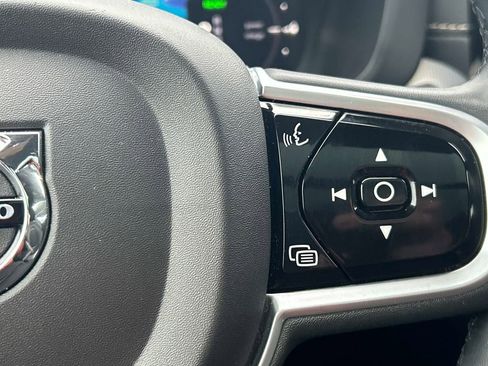 Used 2022 Volvo XC60 T8 R-Design image 27