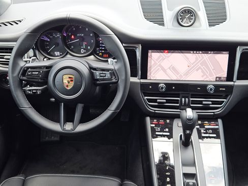 Certified 2026 Porsche Macan GTS image 25