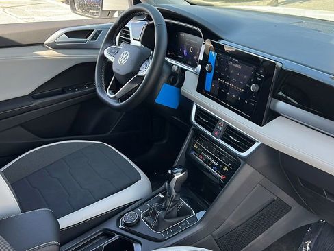 New 2026 Volkswagen Taos SE image 9