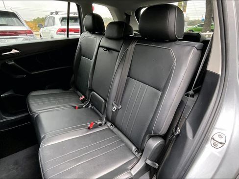 Used 2022 Volkswagen Tiguan SE image 20