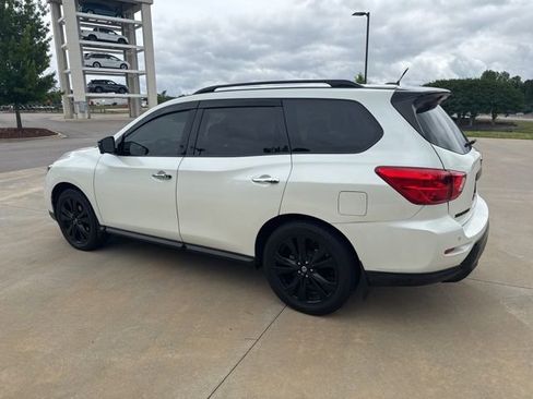 Used 2018 Nissan Pathfinder SL w/ Midnight Edition Package FWD image 5