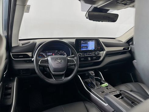Certified 2022 Toyota Highlander XLE image 20
