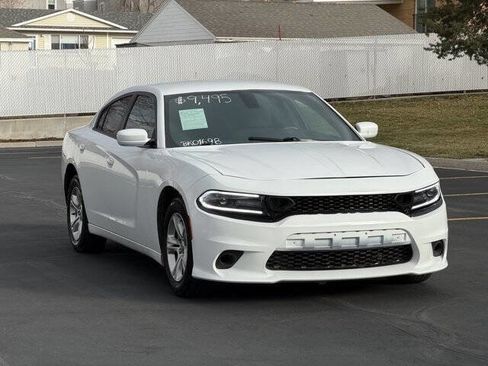 Used 2018 Dodge Charger SXT image 2