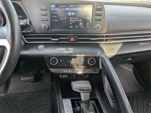 Certified 2023 Hyundai Elantra SEL image 30