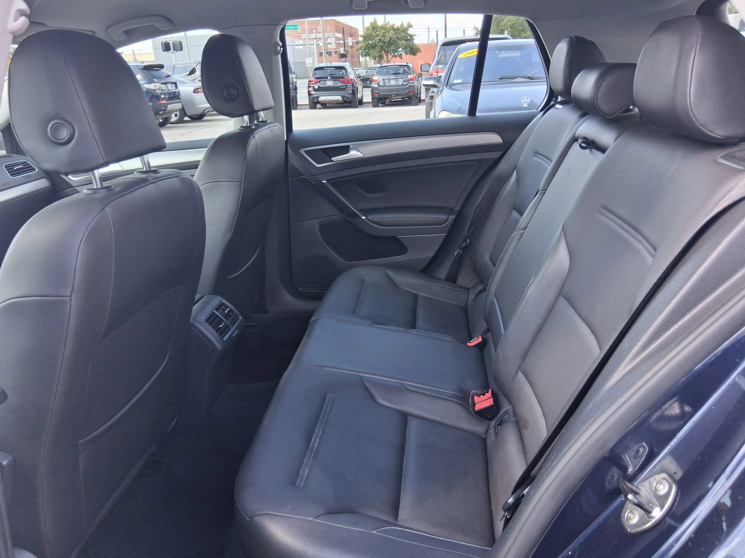 Used 2015 Volkswagen Golf S FWD image 15