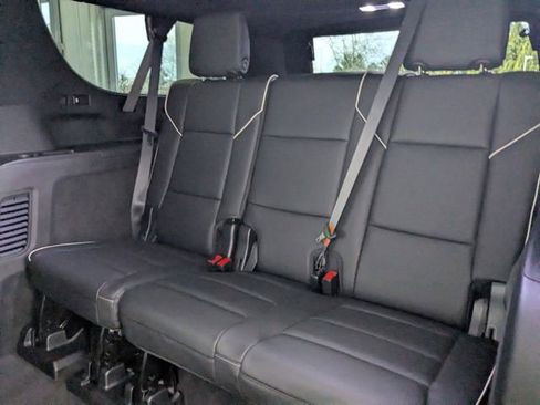 Used 2023 Cadillac Escalade ESV Premium Luxury AWD/4WD image 4