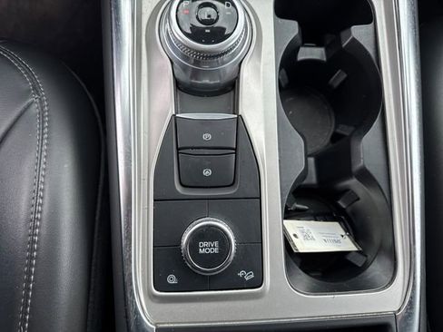 Used 2023 Ford Explorer XLT w/ Equipment Group 202A AWD/4WD image 31