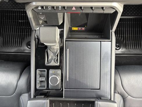 Used 2025 Toyota Sequoia Platinum image 28