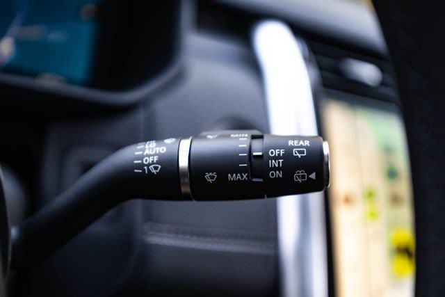 Used 2025 Land Rover Discovery Dynamic SE AWD/4WD image 41