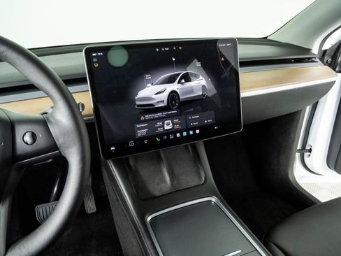 Used 2023 Tesla Model Y Long Range AWD/4WD image 11