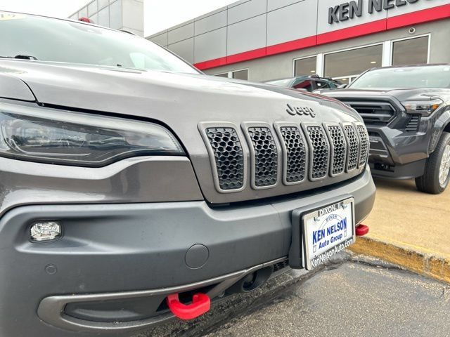 Used 2019 Jeep Cherokee Trailhawk AWD/4WD image 4