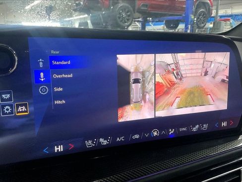 Used 2024 Chevrolet Traverse RS image 17