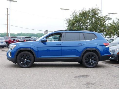 Certified 2025 Volkswagen Atlas SE image 4