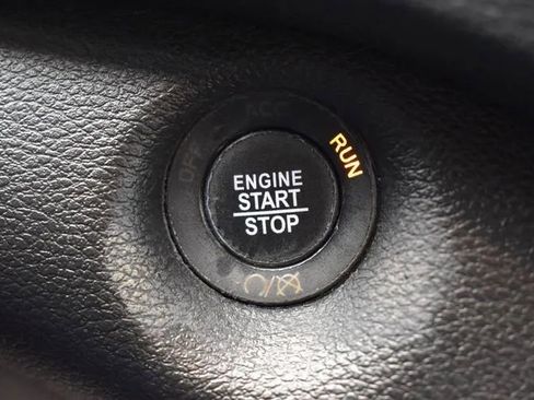 Used 2022 Jeep Cherokee Limited AWD/4WD image 30