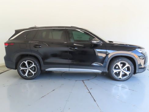 New 2026 Volkswagen Tiguan SE FWD image 2