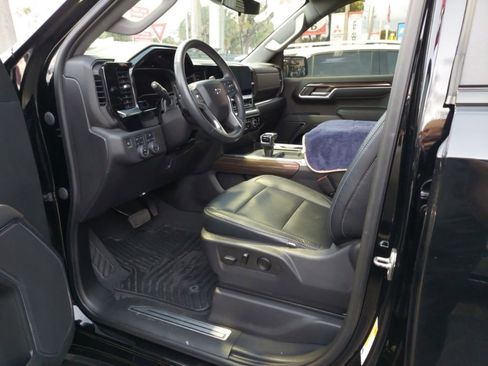 Used 2023 Chevrolet Silverado 1500 RST w/ Z71 Off-Road Package image 2