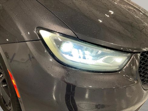 Used 2022 Chrysler Pacifica Limited w/ Uconnect Theater Family Group AWD/4WD image 31